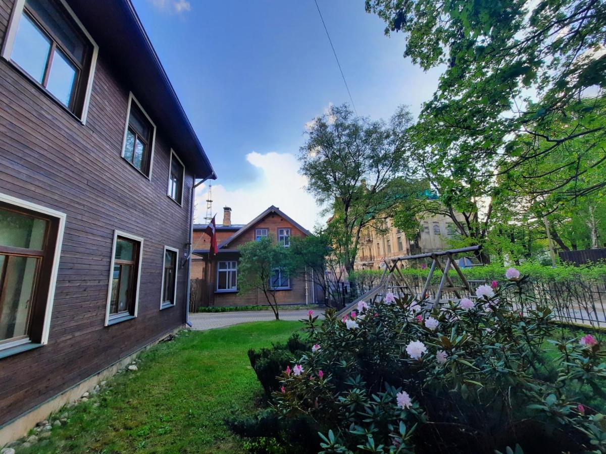 Wooden House Near City Center Riga Exterior photo